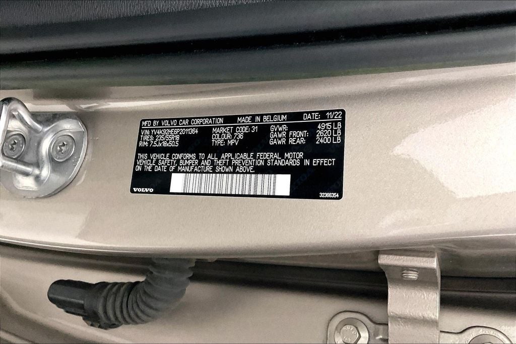 2023 Volvo XC40 B4 Plus Bright Theme