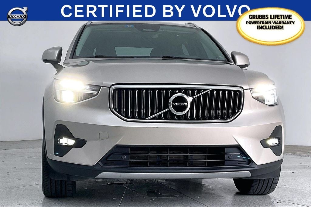 2023 Volvo XC40 B4 Plus Bright Theme