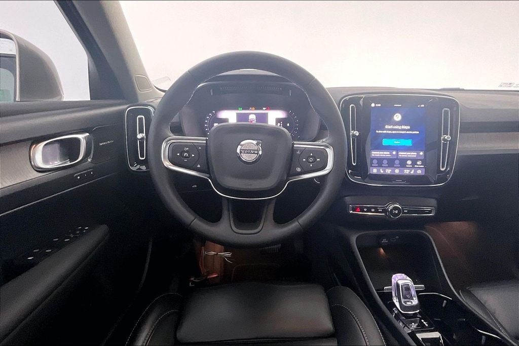 2023 Volvo XC40 B4 Plus Bright Theme