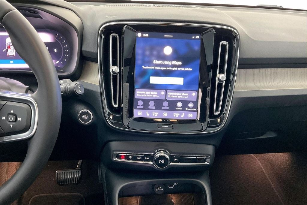 2023 Volvo XC40 B4 Plus Bright Theme