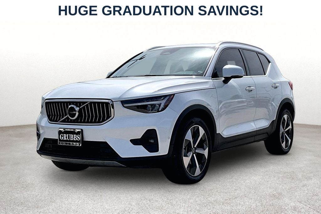 2023 Volvo XC40 B4 Plus Bright Theme