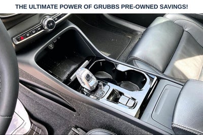 2023 Volvo XC40 B4 Plus Bright Theme