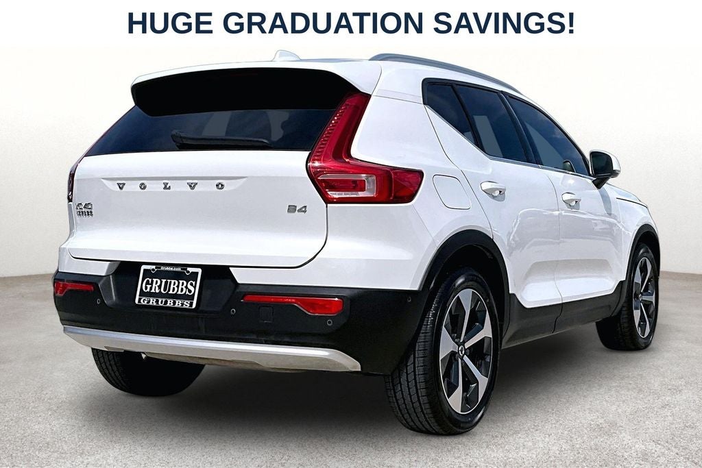 2023 Volvo XC40 B4 Plus Bright Theme