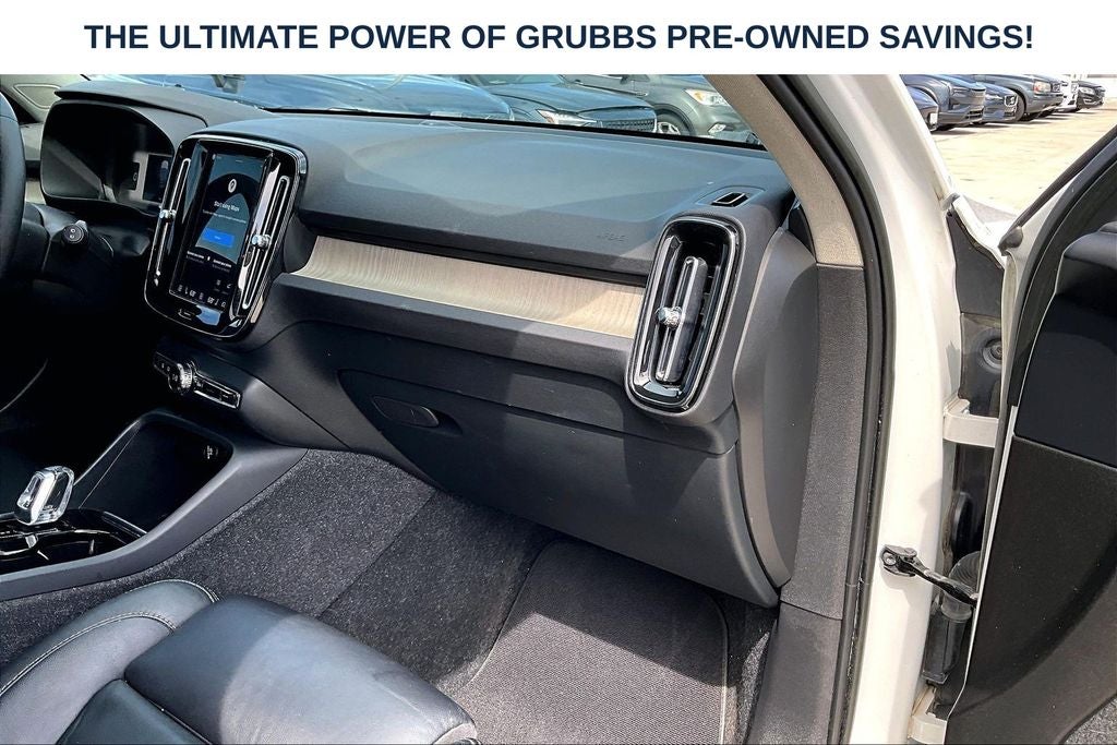 2023 Volvo XC40 B4 Plus Bright Theme