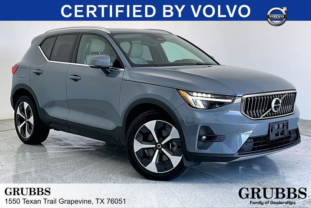 2023 Volvo XC40 B4 Plus Bright Theme