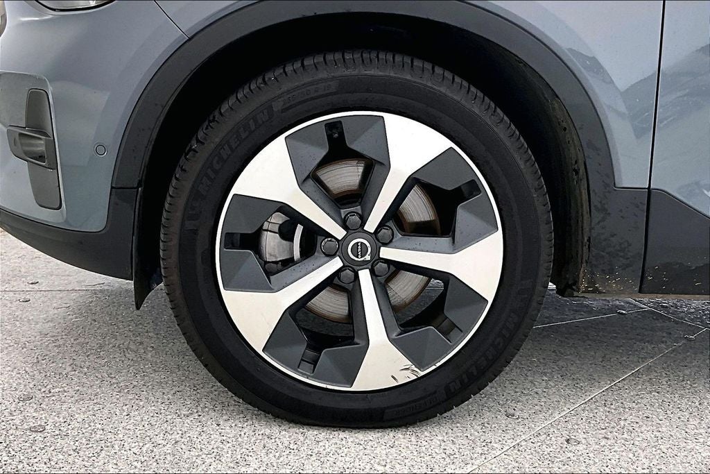 2023 Volvo XC40 B4 Plus Bright Theme