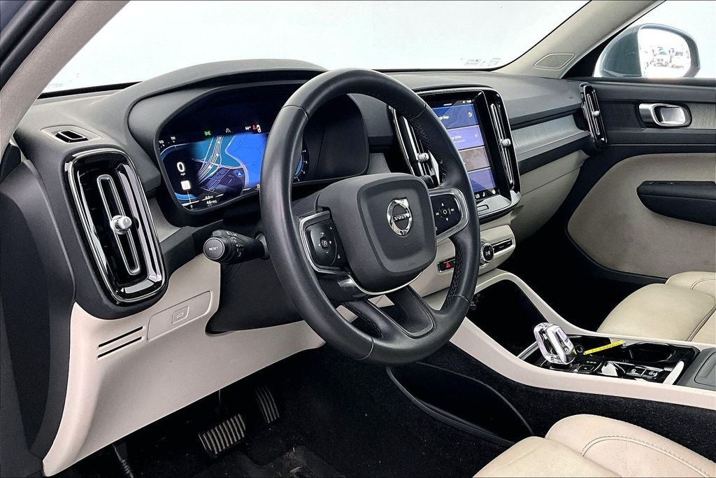 2023 Volvo XC40 B4 Plus Bright Theme