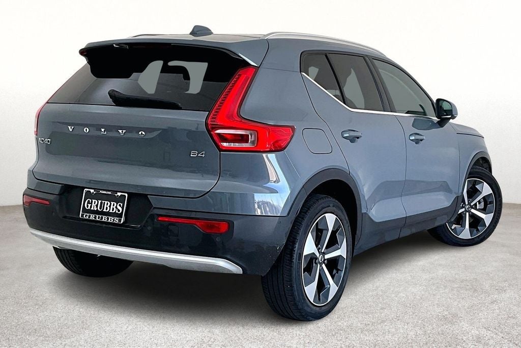 2023 Volvo XC40 B4 Plus Bright Theme