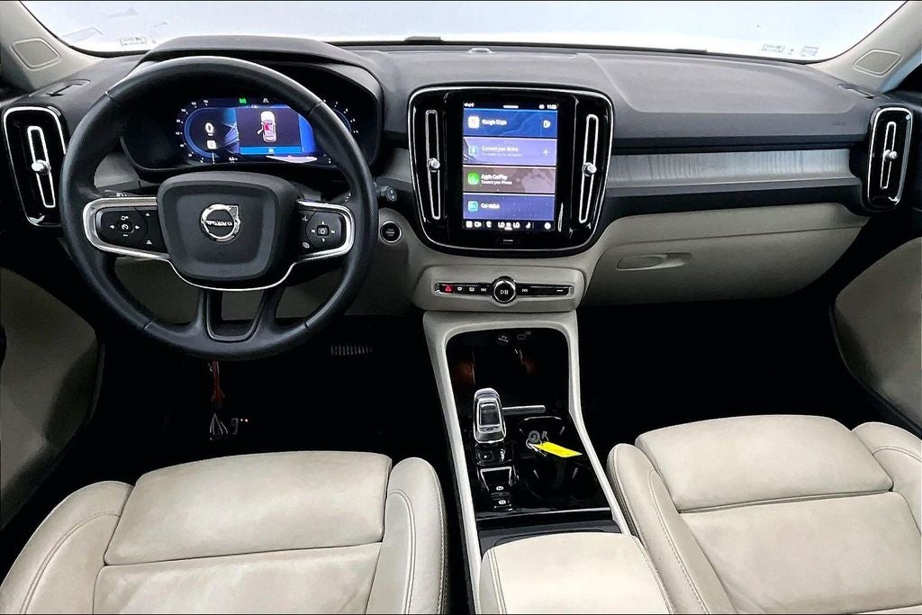 2023 Volvo XC40 B4 Plus Bright Theme