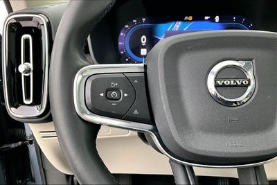 2023 Volvo XC40 B4 Plus Bright Theme