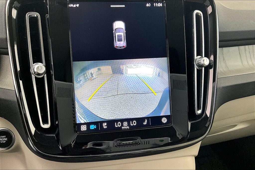 2023 Volvo XC40 B4 Plus Bright Theme