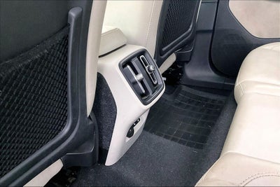 2023 Volvo XC40 B4 Plus Bright Theme