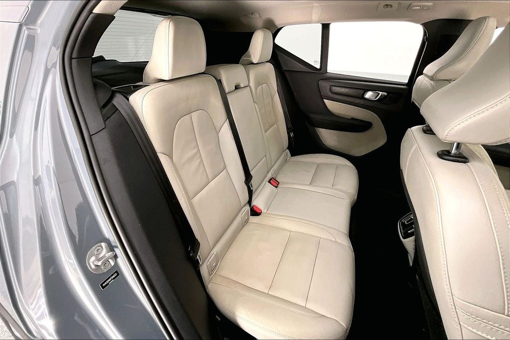 2023 Volvo XC40 B4 Plus Bright Theme