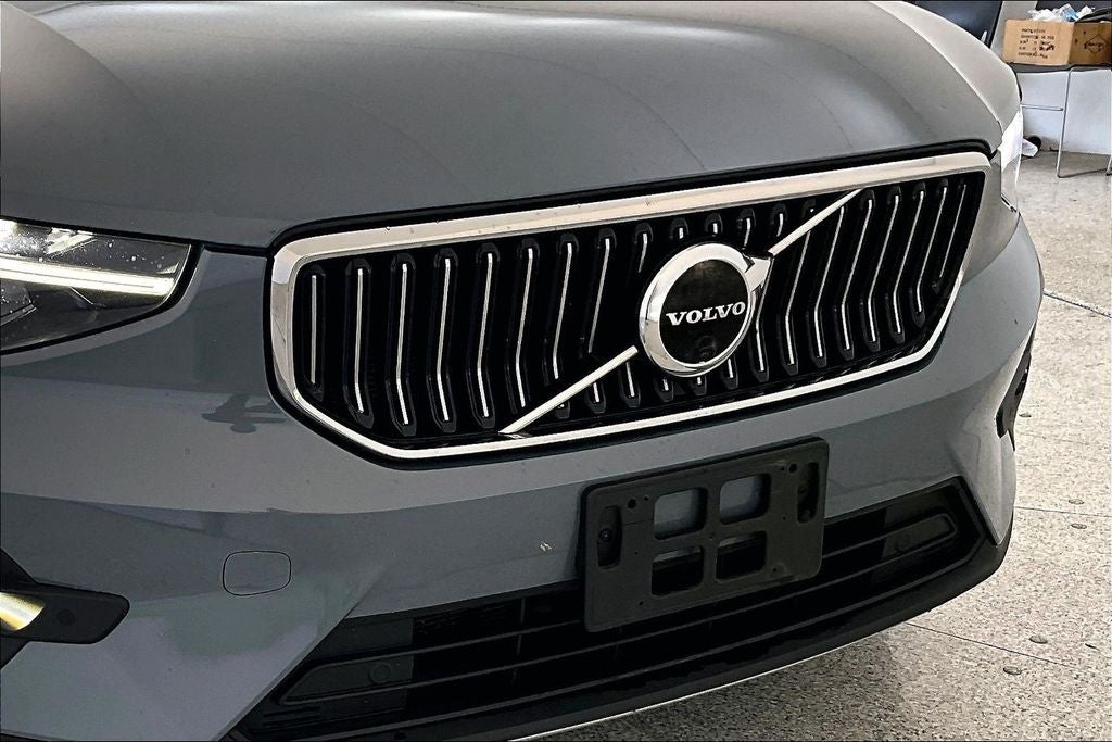 2023 Volvo XC40 B4 Plus Bright Theme