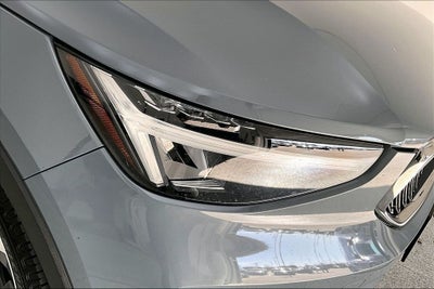 2023 Volvo XC40 B4 Plus Bright Theme