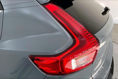 2023 Volvo XC40 B4 Plus Bright Theme