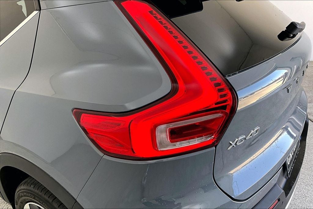 2023 Volvo XC40 B4 Plus Bright Theme