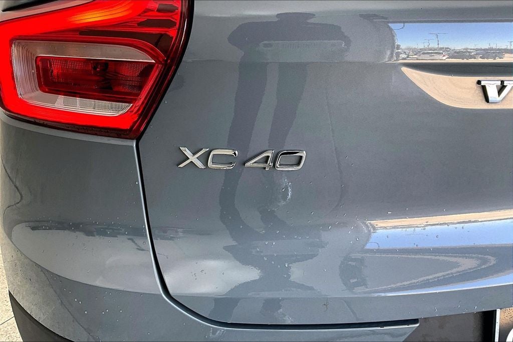 2023 Volvo XC40 B4 Plus Bright Theme