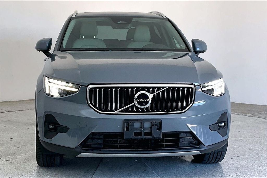 2023 Volvo XC40 B4 Plus Bright Theme