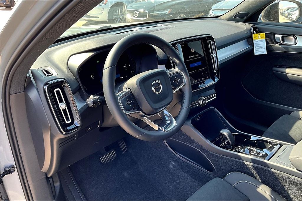 2026 Volvo XC40 B4 Plus