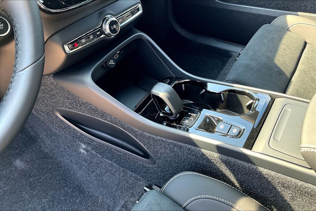 2026 Volvo XC40 B4 Plus