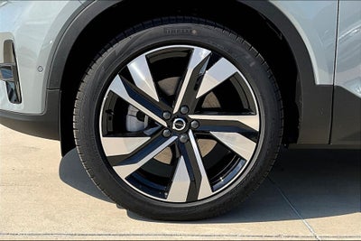 2026 Volvo XC40 B4 Plus