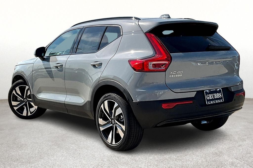 2026 Volvo XC40 B4 Plus
