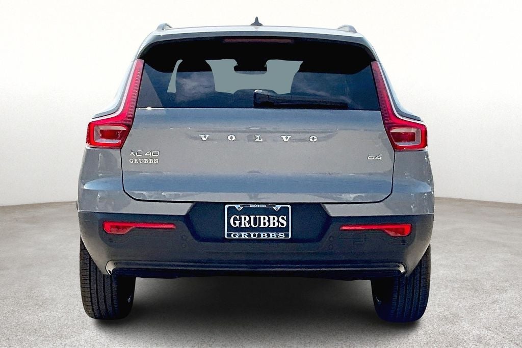 2026 Volvo XC40 B4 Plus