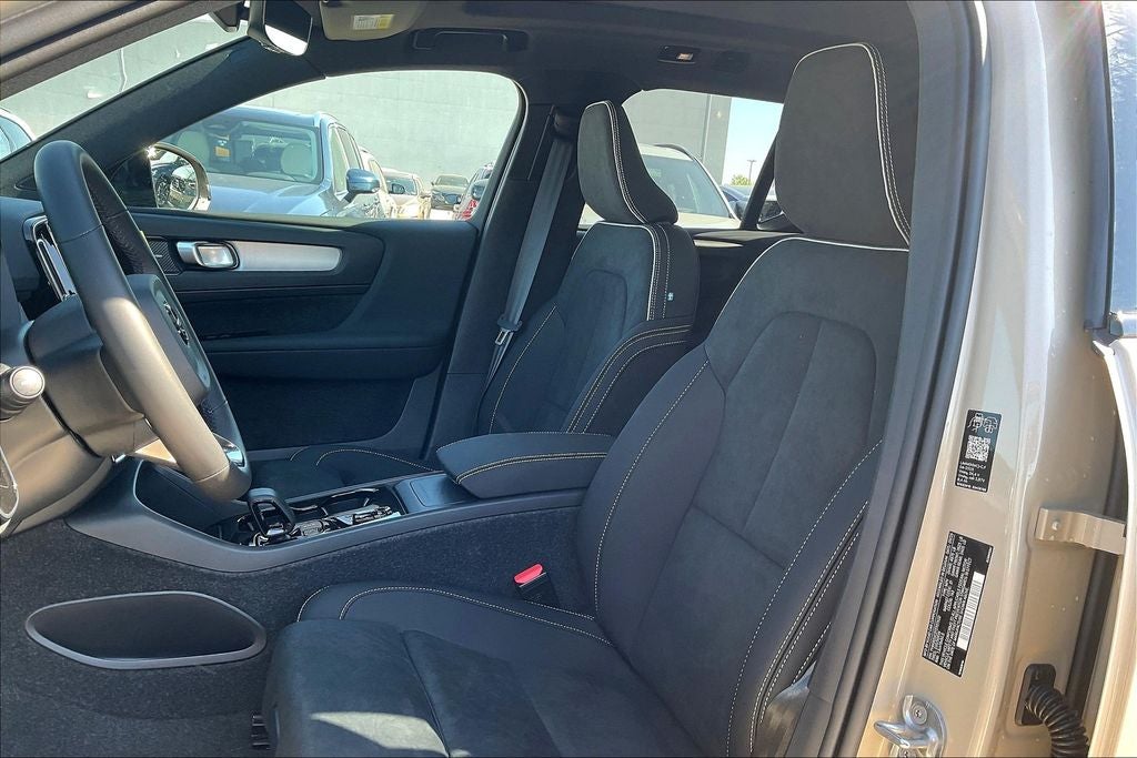 2026 Volvo XC40 B4 Plus