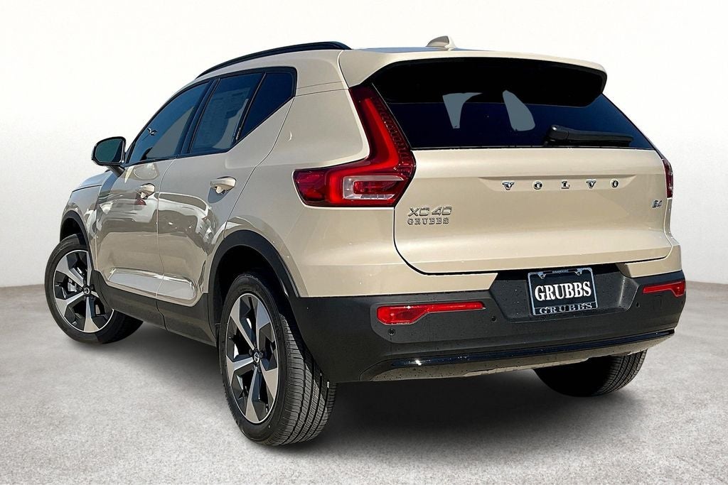 2026 Volvo XC40 B4 Plus