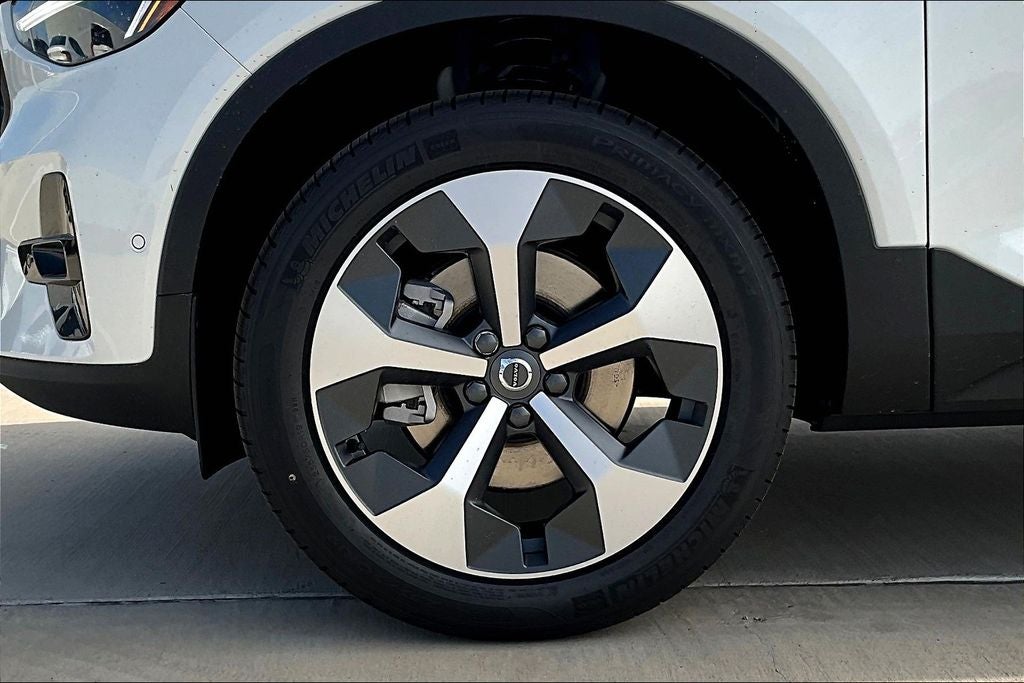 2026 Volvo XC40 B4 Plus