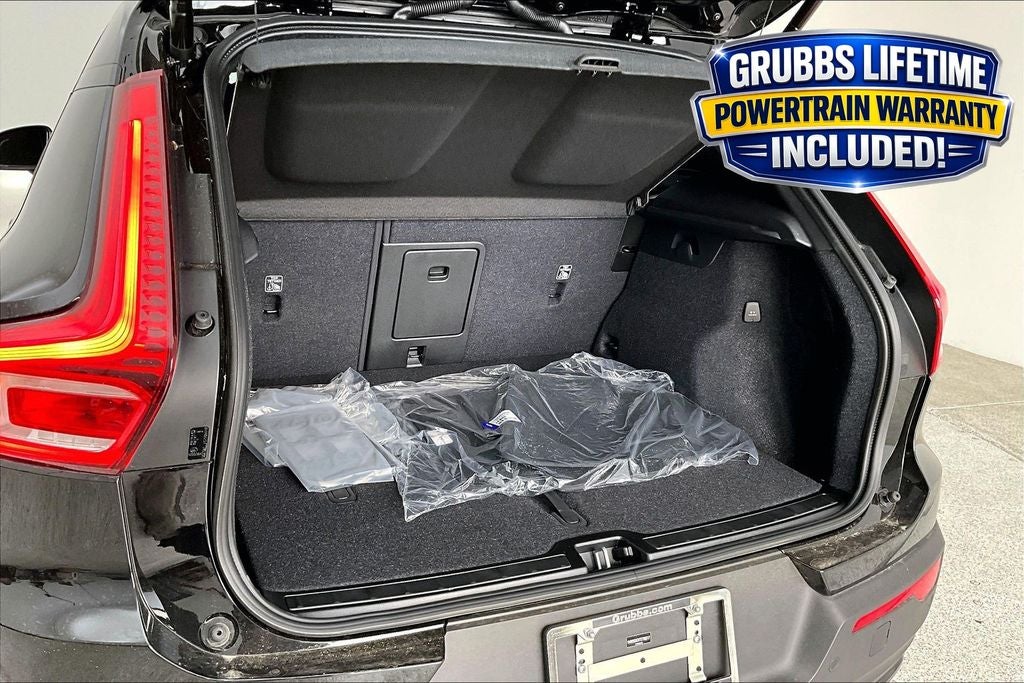 2026 Volvo XC40 B4 Plus