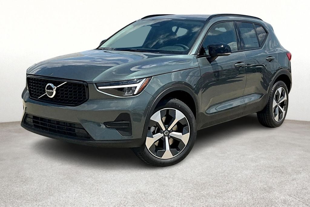 2026 Volvo XC40 B4 Core