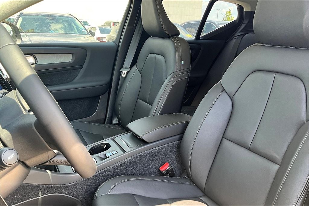 2026 Volvo XC40 B4 Core