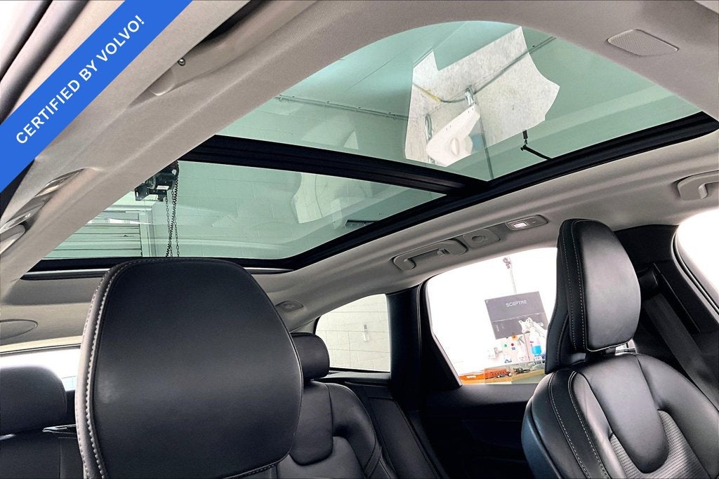 2023 Volvo XC60 B5 Ultimate Bright Theme