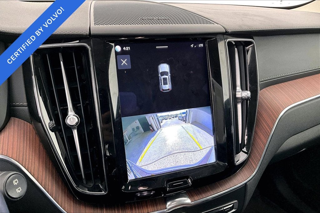 2023 Volvo XC60 B5 Ultimate Bright Theme