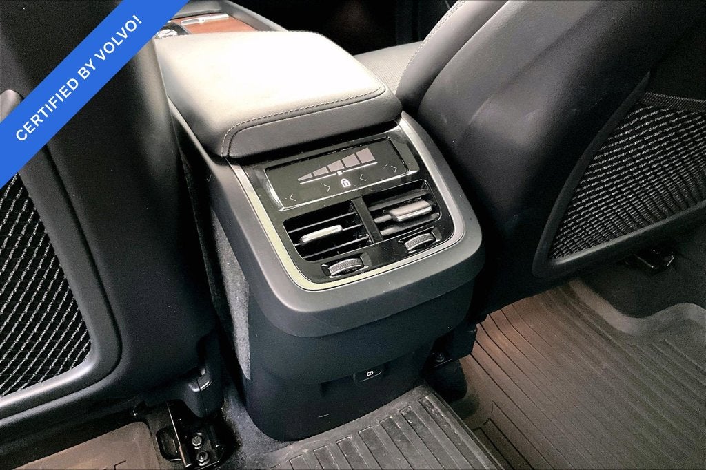 2023 Volvo XC60 B5 Ultimate Bright Theme