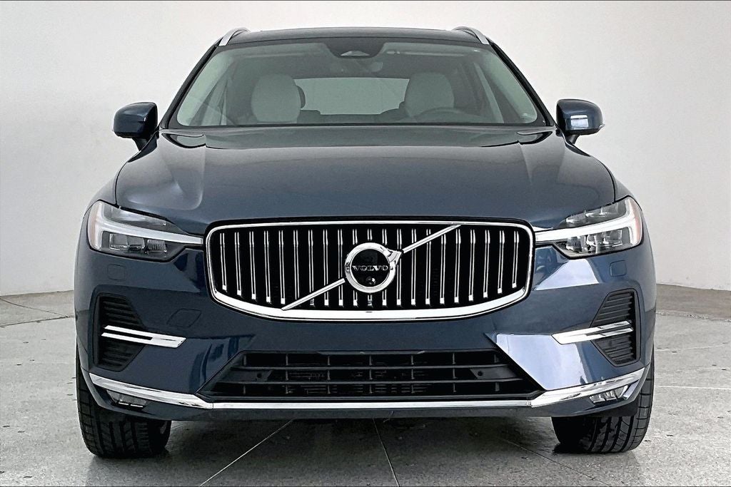 2023 Volvo XC60 B5 Ultimate Bright Theme