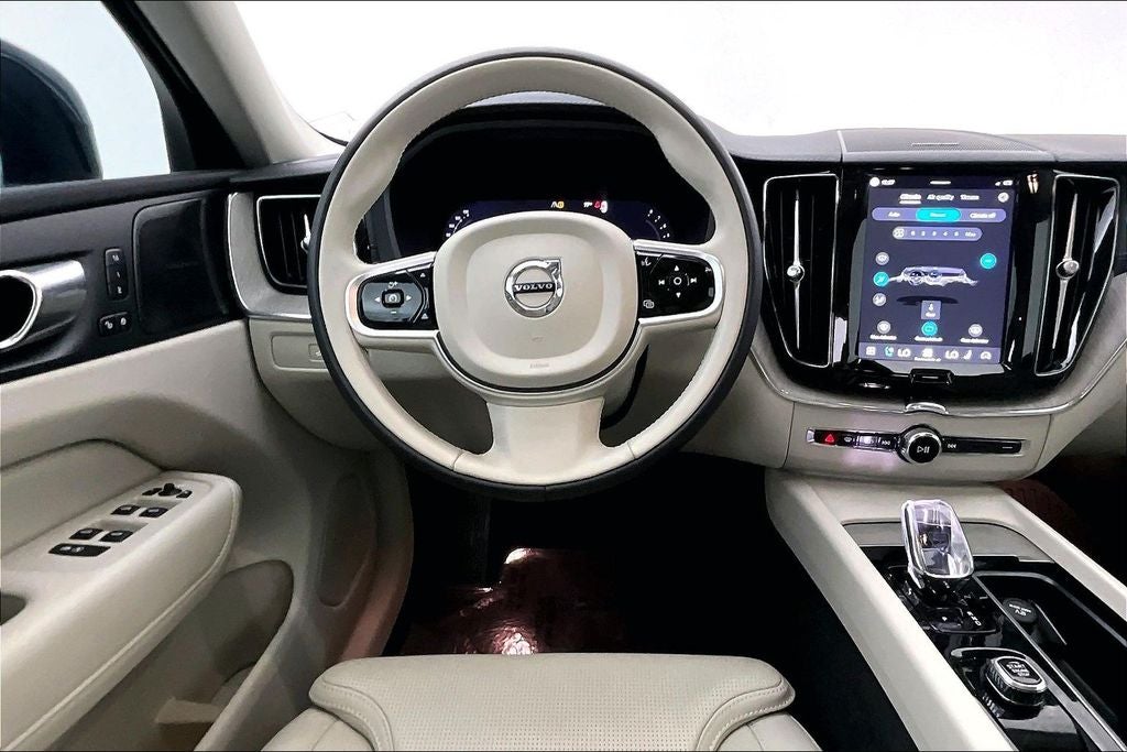 2023 Volvo XC60 B5 Ultimate Bright Theme