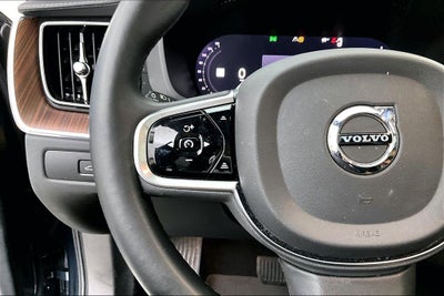 2023 Volvo XC60 B5 Ultimate Bright Theme