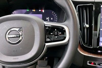 2023 Volvo XC60 B5 Ultimate Bright Theme