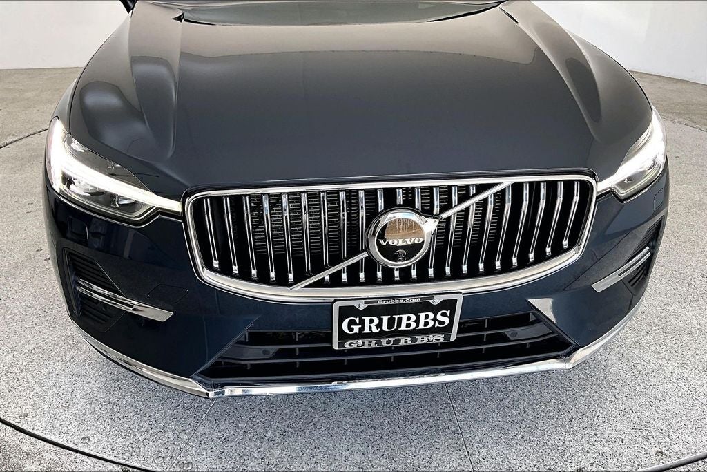 2023 Volvo XC60 B5 Ultimate Bright Theme