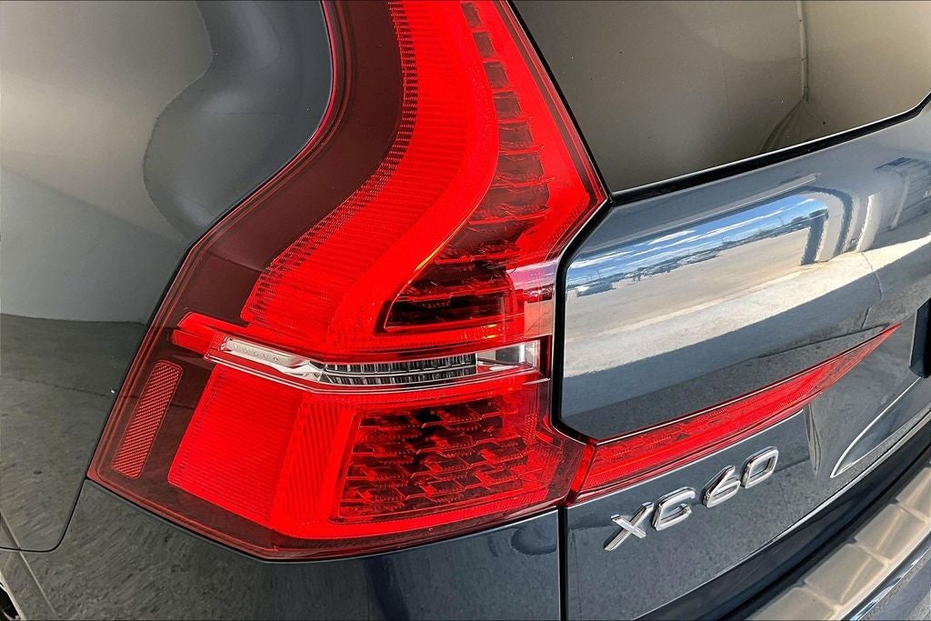 2023 Volvo XC60 B5 Ultimate Bright Theme