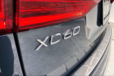 2023 Volvo XC60 B5 Ultimate Bright Theme