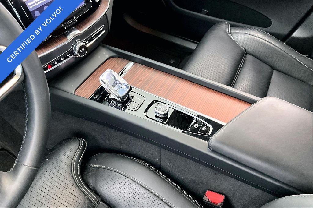 2023 Volvo XC60 B5 Ultimate Bright Theme