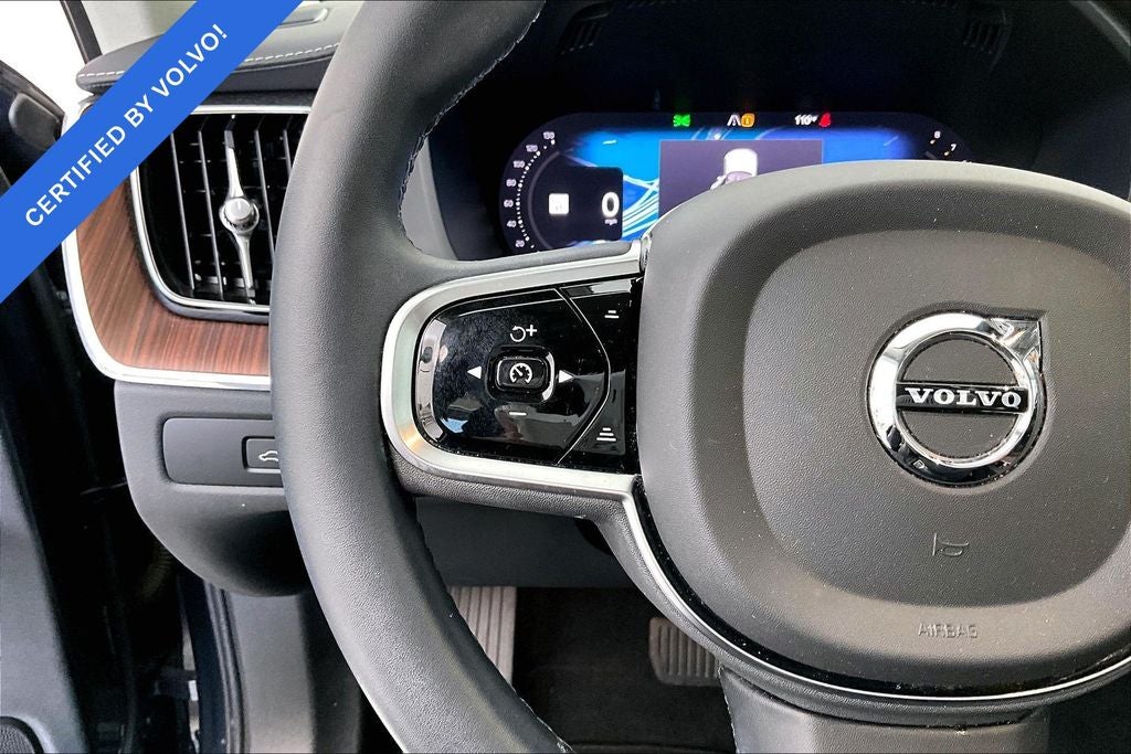 2023 Volvo XC60 B5 Ultimate Bright Theme