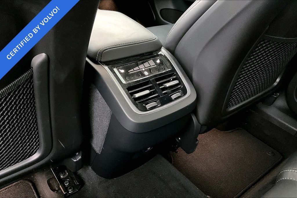 2023 Volvo XC60 B5 Ultimate Bright Theme