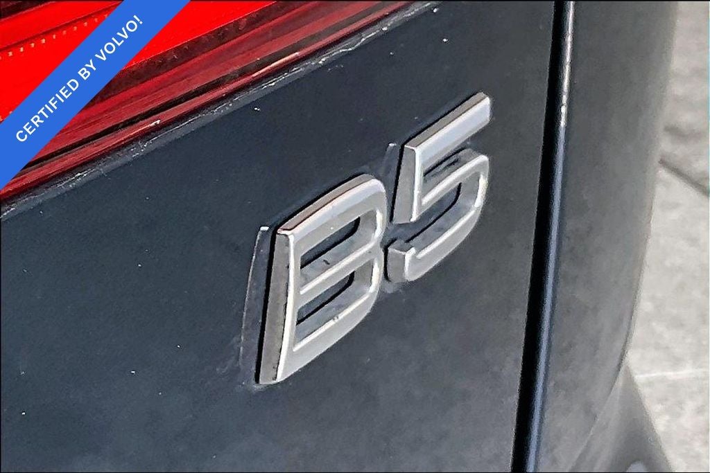 2023 Volvo XC60 B5 Ultimate Bright Theme