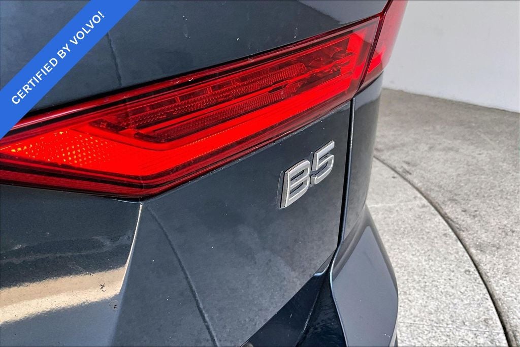 2023 Volvo XC60 B5 Ultimate Bright Theme