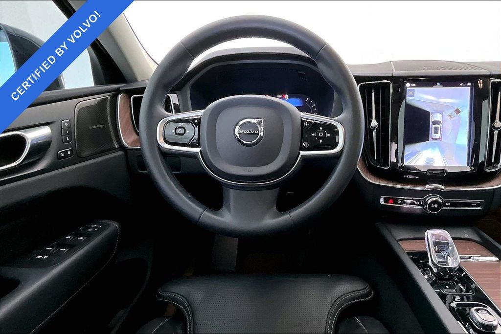 2023 Volvo XC60 B5 Ultimate Bright Theme
